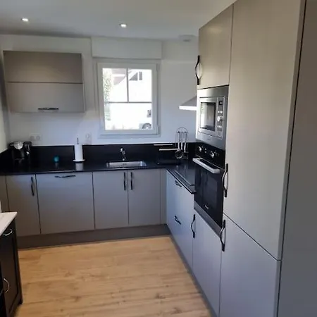 Maison Familiale Avec Jardin *