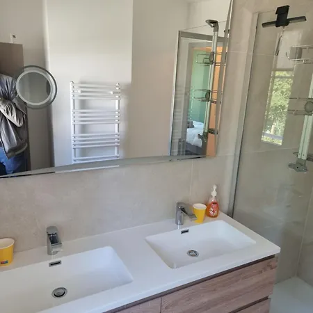 Maison Familiale Avec Jardin *